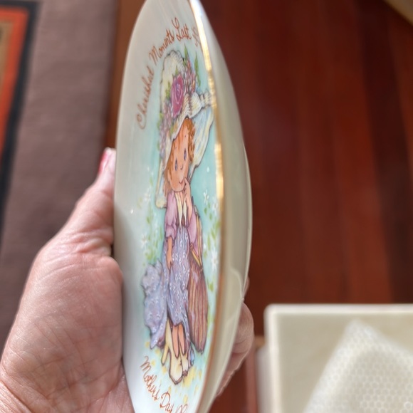 Avon 1981 Small Mother’s Day Cherished Moments Plate With Stand - Picture 8 of 14